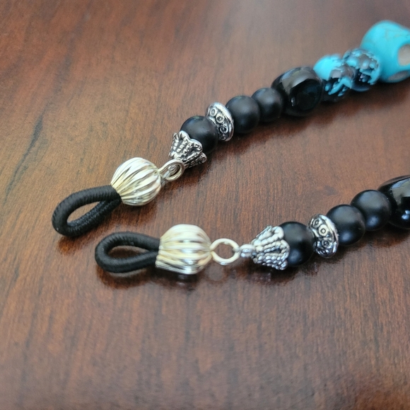 Beautiful Beaded Skull Eyeglass Chain - Picture 4 of 5